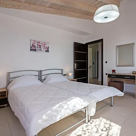 Villa Alkistis With Amazing Sea View Maroulas