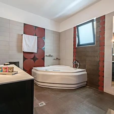 Villa Alkistis With Amazing Sea View Maroulás
